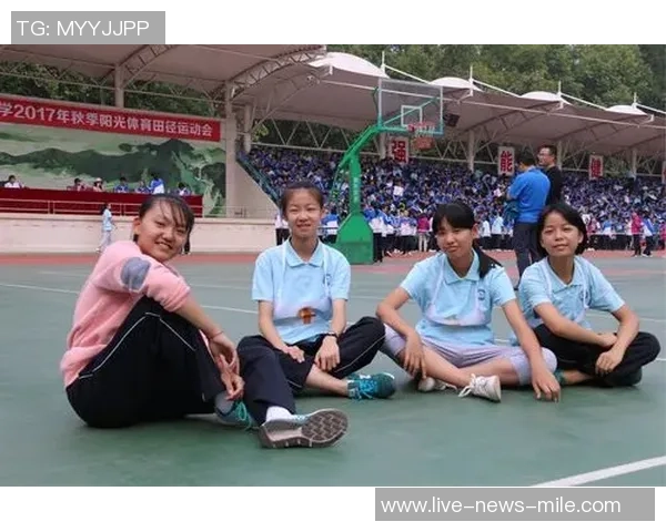 我们班的足球赛激情四溢团结协作展现青春风采的精彩瞬间